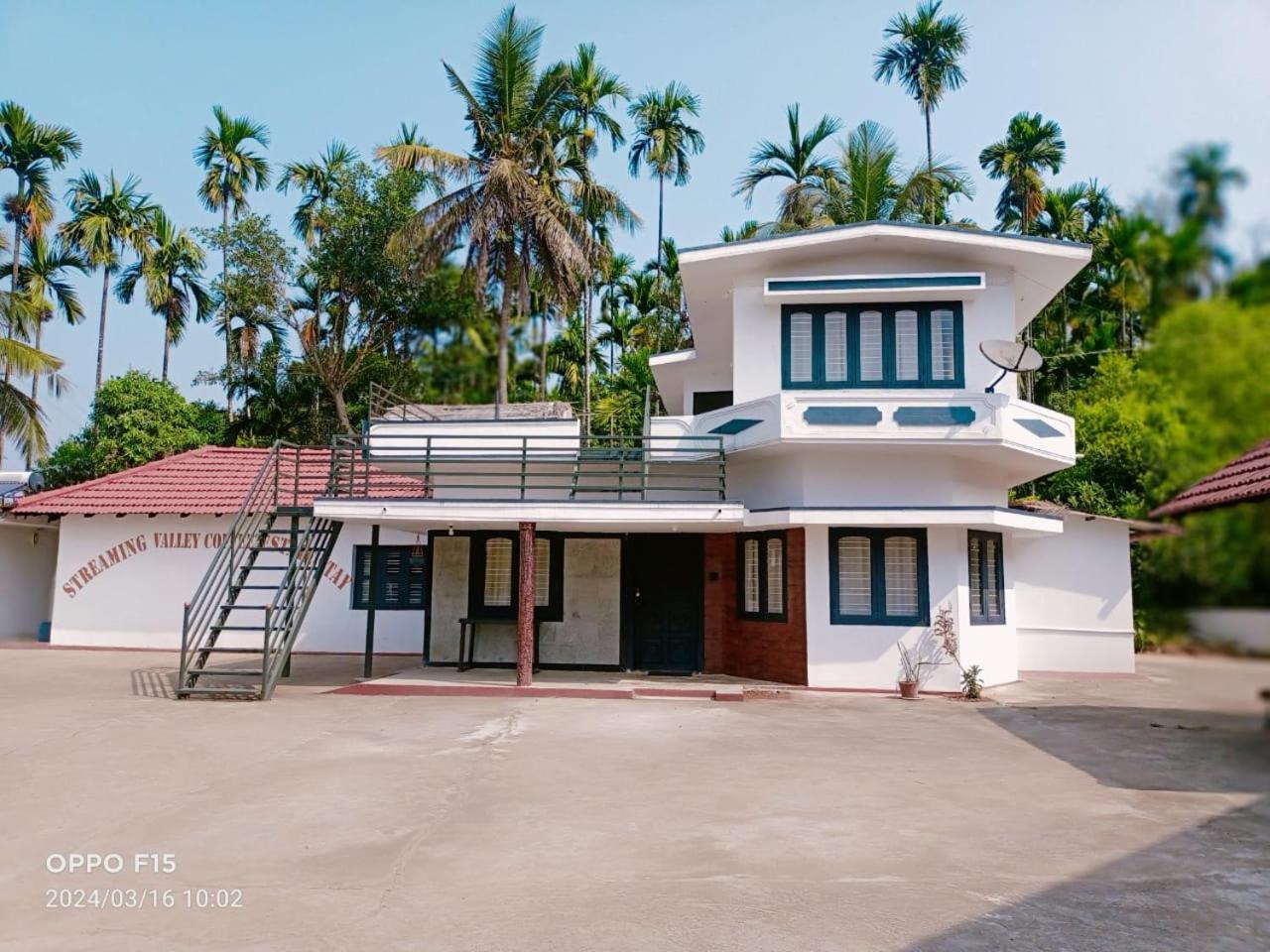 Streaming Valley Independent Coffee Estate Stay マディケーリ エクステリア 写真